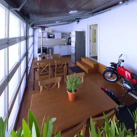 - Caravan Place *