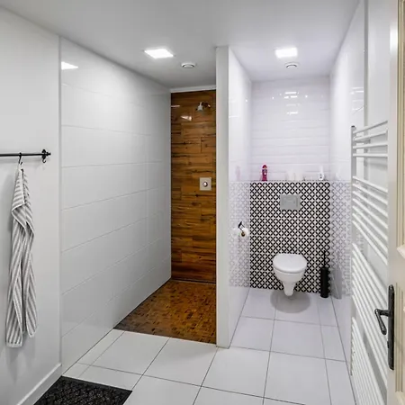 - Caravan Place *